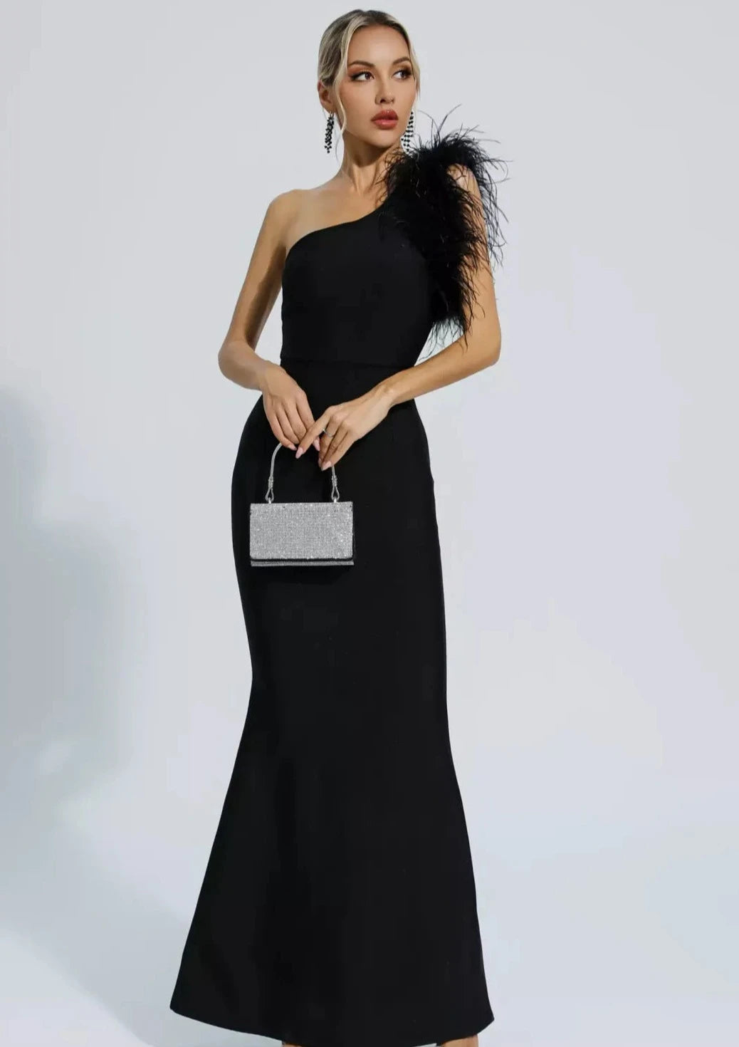 Vestido con plumas para boda - ICON BOUTIQUE WOMAN