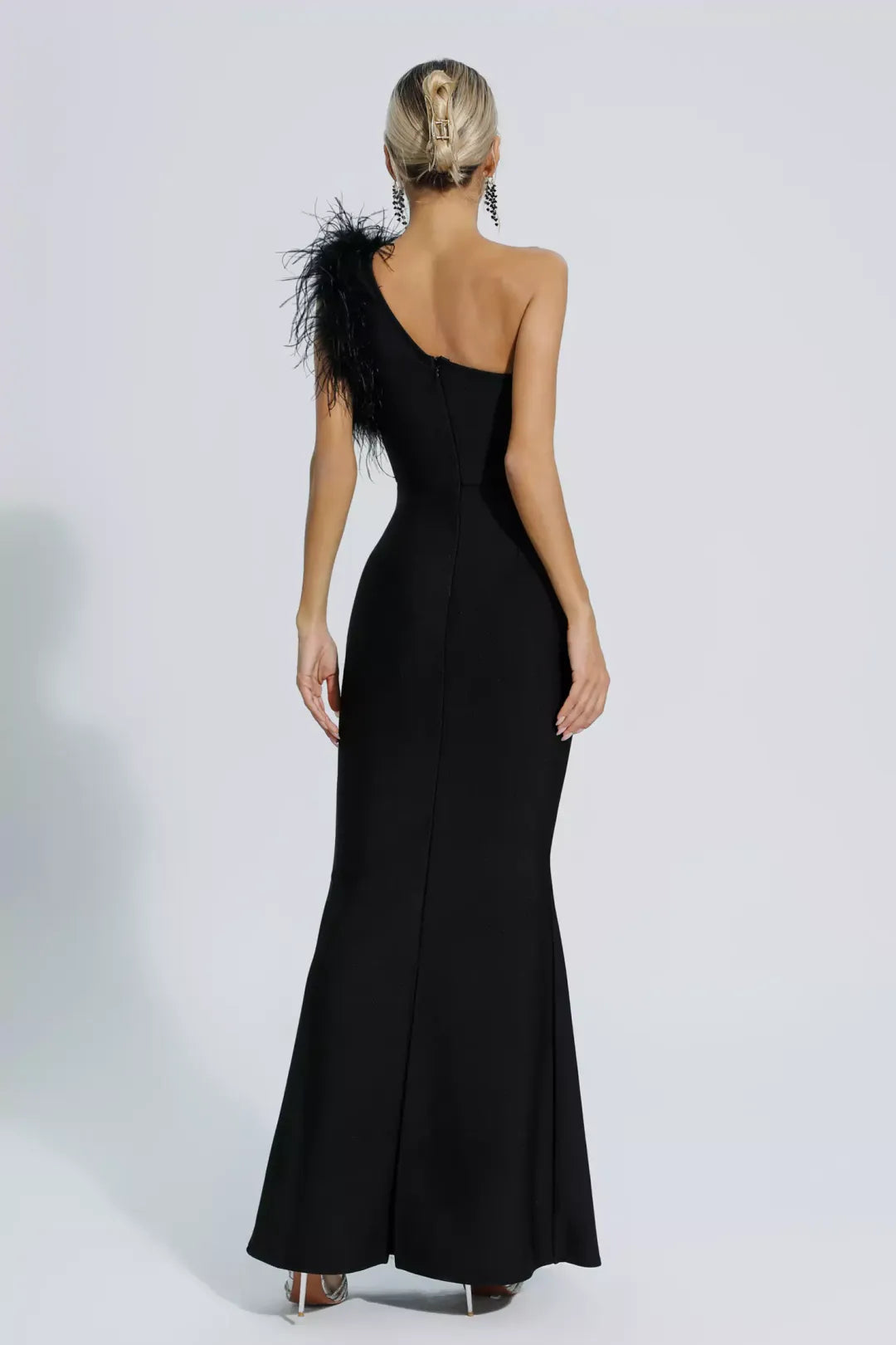 Vestido con plumas para boda - ICON BOUTIQUE WOMAN